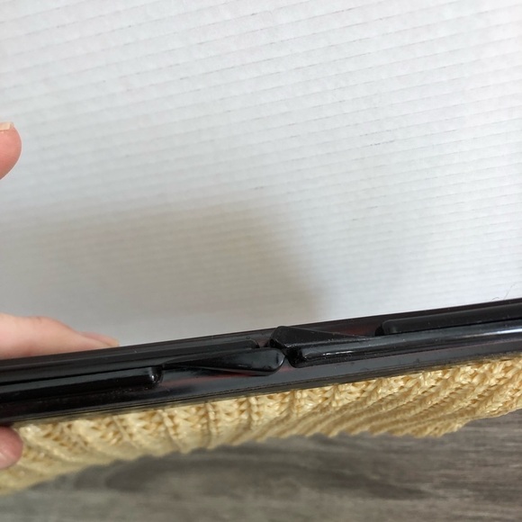 Vtg Tan Woven Clutch with Kiss Lock - Picture 6 of 11